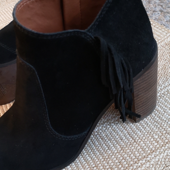 Lucky Brand black suede fringe ankle boots - size 8.5 - Picture 3 of 4